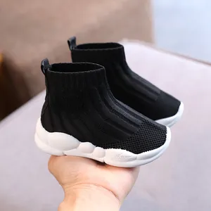 Sneaker a calzino alte traspiranti in maglia nera per bambini con suola bianca