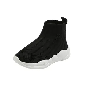 Sneaker in maglia traspirante per bambini con una comoda suola a bolle bianca spessa