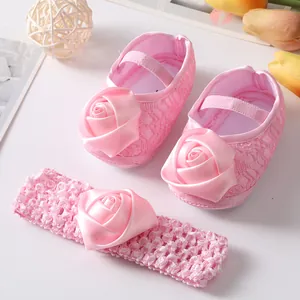 Schattige roze kanten baby prinsessen schoentjes en bijpassende hoofdband set met rozen