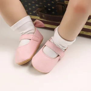 Detailansicht der rosa Baby-Lauflernschuhe mit weicher Sohle für Säuglinge von 0-1 Jahr