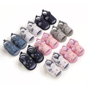 Sélection de sandales souples pour bébé avec imprimés étoiles et fleurs pour l'été