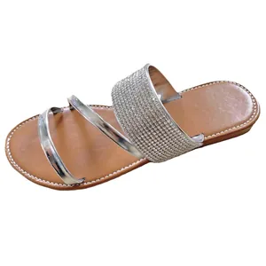 Elegante platte damessandalen met glinsterende strassband en zilveren metallic bandjes