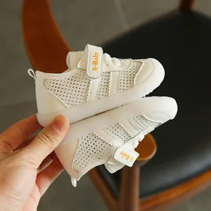 Scarpe da passeggio in rete bianca traspirante con suola morbida e velcro per neonati e bimbi
