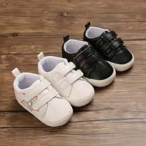 Chaussures de Premier Pas pour Bébé Semelle Souple Broderie d'Étoile Fermeture Auto-agrippante Baskets Décontractées Nouveau-né