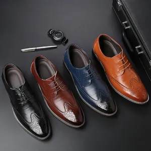 Scarpe classiche Brogue da uomo in pelle in quattro colori con accessori business