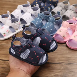 Variété de sandales d'été en coton doux pour bébés avec motifs d'ancres et de fleurs