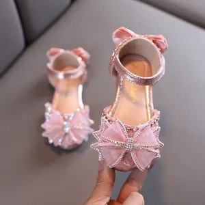Sandales de princesse roses pour filles avec nœuds en strass brillants et semelles souples.