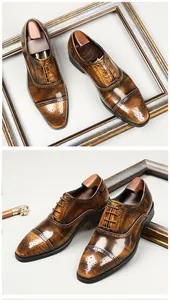 Detaillierte Ansichten von braunen Brogue-Oxfordschuhen für Herren mit Glanzfinish
