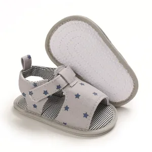 Sandales bébé respirantes à semelle souple avec motifs d'étoiles bleues et base antidérapante