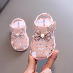 Rosa Kleinkind-Mädchen-Prinzessin-Sandalen mit Glitzer-Schleife und Strass-Akzenten für Sommer