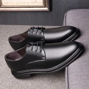 Chaussures de ville classiques en cuir noir pour hommes avec lacets pour un style formel