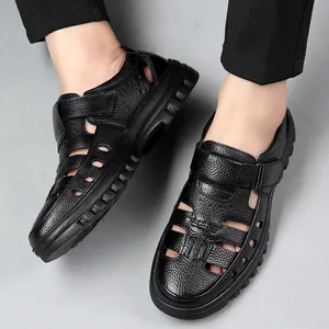 Sandalias de cuero real para hombre con diseño hueco transpirable y suela blanda