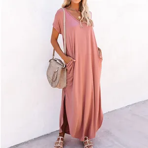 Loose-fit V-neck maxi dress in dusty pink with side slit and convenient pockets