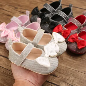 Glitzernde Baby Prinzessinnen-Lauflernschuhe mit Schleifen in verschiedenen Farben