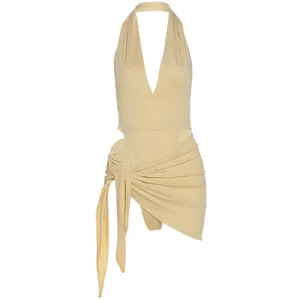 Ensemble body dos nu beige sexy à col en V et mini-jupe à nœud assortie