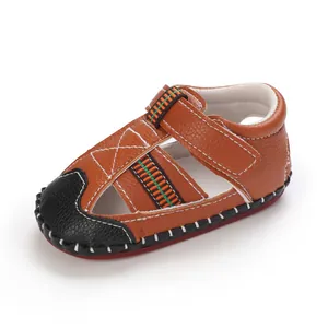 Sandalias de aprendizaje para bebé de cuero sintético marrón con suela suave