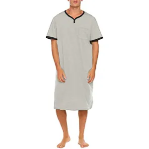 Chemise de nuit grise pour homme à manches courtes, bord noir et poche poitrine