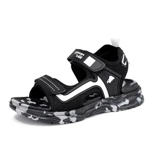 Professionelle schwarze Jungen Sport-Sandalen mit Camouflage-Sohle und Klettverschluss
