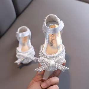 Eleganti scarpe da principessa argento per bambine con fiocco di strass e perle fini