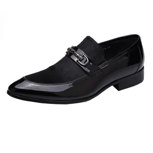 Hochwertige schwarze Herrenschuhe aus Leder und Ponyhaar mit feiner Metallschnalle