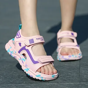 Klassische, leichte rosa-violette Kindersandalen mit weicher Camouflage-Profilsohle