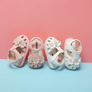 Sandales adorables pour bébé fille avec fleurs de marguerite et semelles souples roses