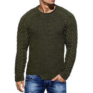 Detalle de la textura de punto trenzado verde militar en jersey de hombre