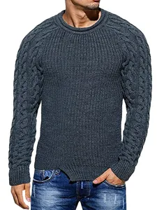 Suéter de punto grueso gris oscuro para hombre con cuello redondo y mangas trenzadas