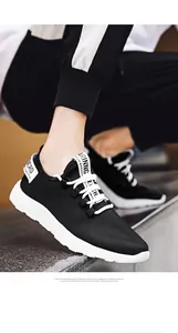 Sneakers sportive da uomo in mesh nero traspirante con suola in EVA bianca