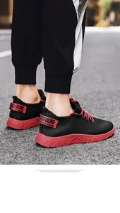 Vista dettagliata delle scarpe sportive da uomo traspiranti nere e rosse in mesh