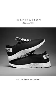 Dettaglio della trama in mesh traspirante e suola in EVA su sneaker nere da uomo
