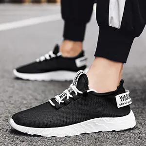 Scarpe sportive da uomo in mesh nero traspirante con suola leggera in EVA bianca