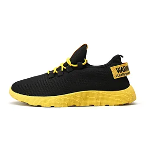Scarpe sportive da uomo in mesh traspirante nero con suola in EVA gialla e lacci