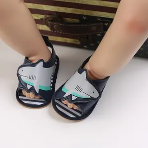 Süße Baby-Haifisch-Sandalen mit weicher, atmungsaktiver Sohle für den Sommer.