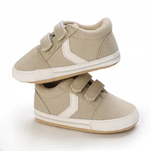 Zapatos de lona caqui para bebés con suelas de goma blandas y cierres de velcro dobles