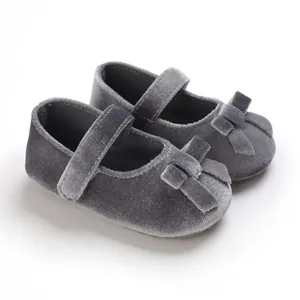 Weiche graue Samt-Babyschuhe Mary Jane mit Schleife und Klettverschluss