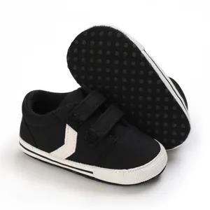 Zapatos de paseo negros para bebé con suela blanda antideslizante y cierre velcro