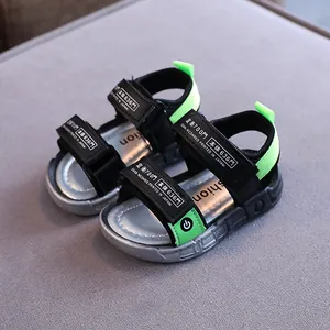 Modische Jungensandalen mit neongrünen Akzenten und verstellbarem Klettverschluss