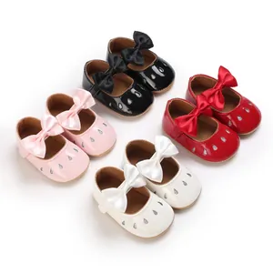 Cuatro colores de lindos zapatos de princesa para bebé con lazos y suelas blandas