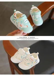 Scarpe primi passi per neonati in mesh traspirante con velcro