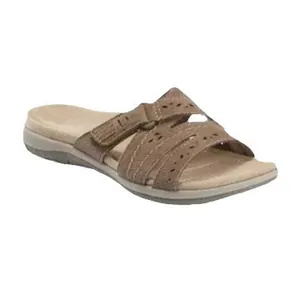Comfortable women's slide sandals featuring a thick sole and elegant carved strap details