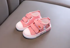 Chaussures en toile roses pour enfants avec motifs de lapins et semelles souples et flexibles