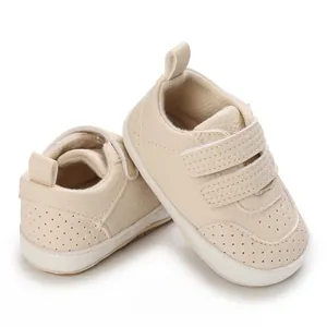 Scarpe da passeggio per neonati in pelle PU beige con suola morbida e chiusure a strappo