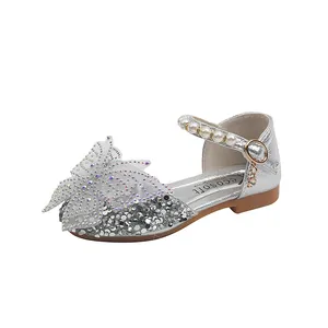 Zapatos de princesa plateados para niña con lazo de mariposa y perlas