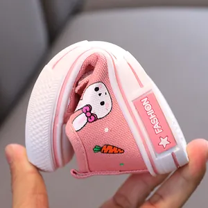 Chaussures en toile roses ultra-légères à semelle souple pour fillettes avec broderie