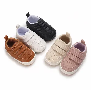 Comode sneakers per neonati in pelle PU multicolore con suola morbida per bimbi 0-1 anno