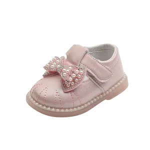 Elegante rosa Prinzessinnenschuhe für Babymädchen mit luxuriöser Perlschleife für Kleinkinder