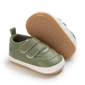 Olivgrüne Lauflernschuhe für Babys mit weichen Sohlen und Klettverschlussriemen