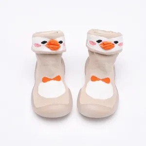 Chaussures de marche bébé motif pingouin avec tige en tricot souple et semelle gomme