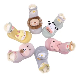 Vielfältige Cartoon-Tier-Babysockenschuhe mit weicher rutschfester Sohle für drinnen